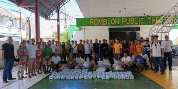 Mga mangingisda, tumanggap ng fishing net sa Romblon