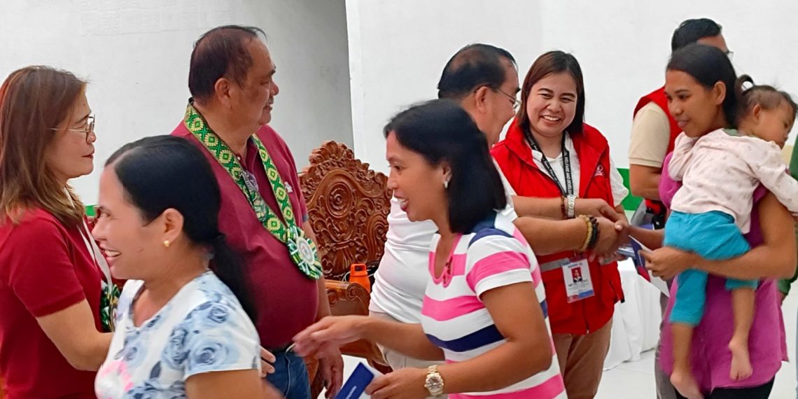 More than 1,500 Romblomanons receive AKAP assistance anew