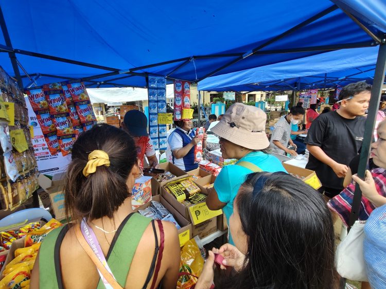 Halos isang libong Romblonanon, nakinabang sa Diskwento Caravan ng DTI