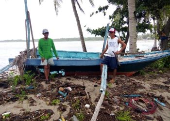 Ilang bangka sa Ferrol, sinira ng malalakas na alon dulot ng bagyong Kristine