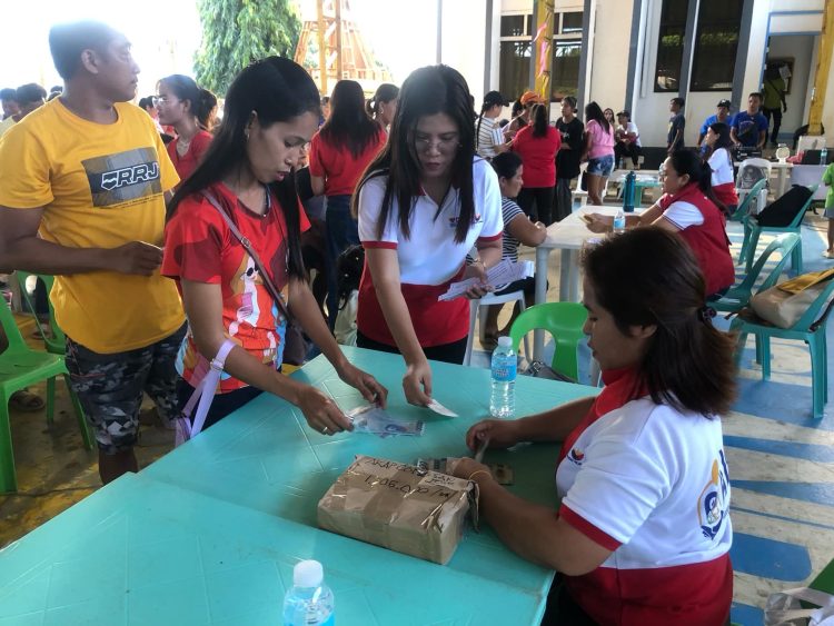 DSWD distributes over P13M in cash aid to 2,216 benes in Romblon island municipalities