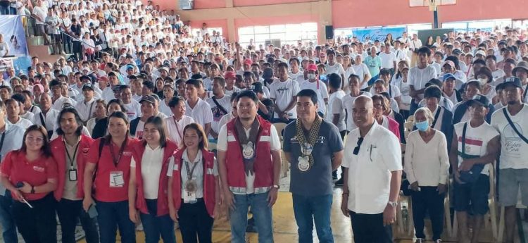 Former DSWD Sec leads distribution of P22.25M worth of assistance in Odiongan