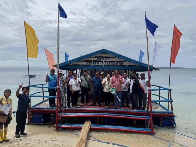 Artificial coral reefs inilatag sa Agmanic, Sta. Fe para sa masaganang huli ng isda