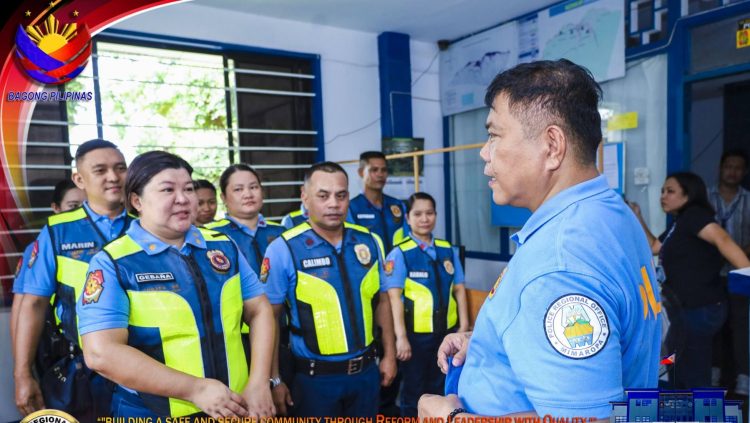 PNP MIMAROPA director inspects Romblon police units ahead of 2025 polls