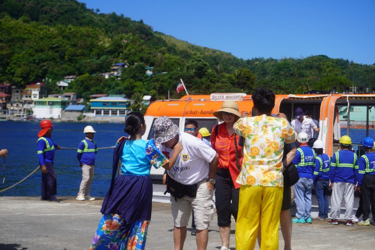 Cruise Ship na may 369 sakay na banyaga, bumisita sa Romblon nitong Holy Week