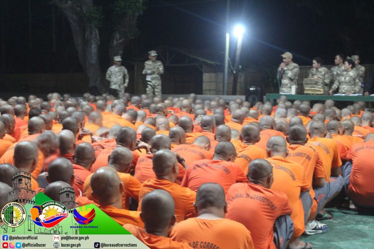 Bilibid transfers 300 prisoners to Iwahig penal farm in Palawan