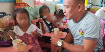 BJMP nagsagawa ng feeding program para sa mga Kindergarten students ng Cajimos Elementary School