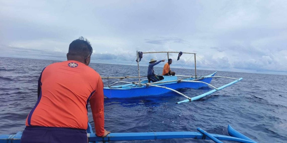 Mangingisdang isang araw na palutang-lutang sa laot, nailigtas ng MDRRMO Magdiwang, PCG