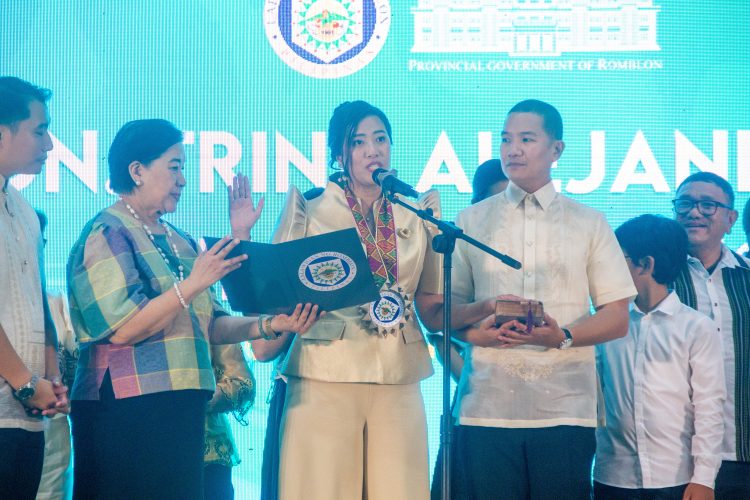 Bagong grupo na mangunguna sa pagpapaunlad ng Romblon, nanumpa na sa puwesto