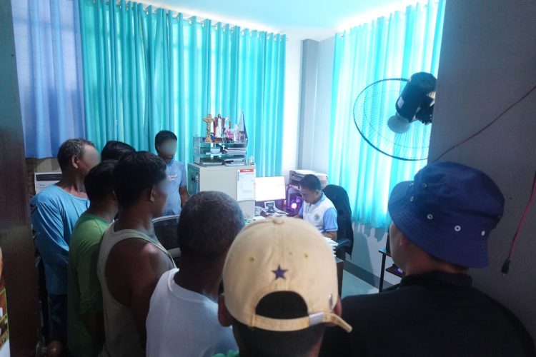 12 Mangingisda mula Mindoro, pinagmulta matapos mangisda sa karagatan ng Romblon