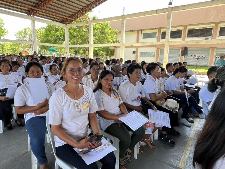 497 pamilya sa Looc, Romblon, pormal na nagtapos sa 4Ps Program