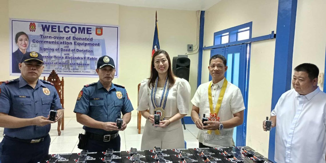 Pamahalaang Panlalawigan ng Romblon, nagkaloob ng PTT radio sa mga istasyon ng pulisya