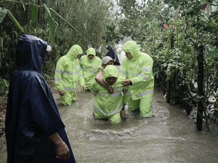 Mga Pamilya sa Romblon inilikas dahil sa banta ng baha