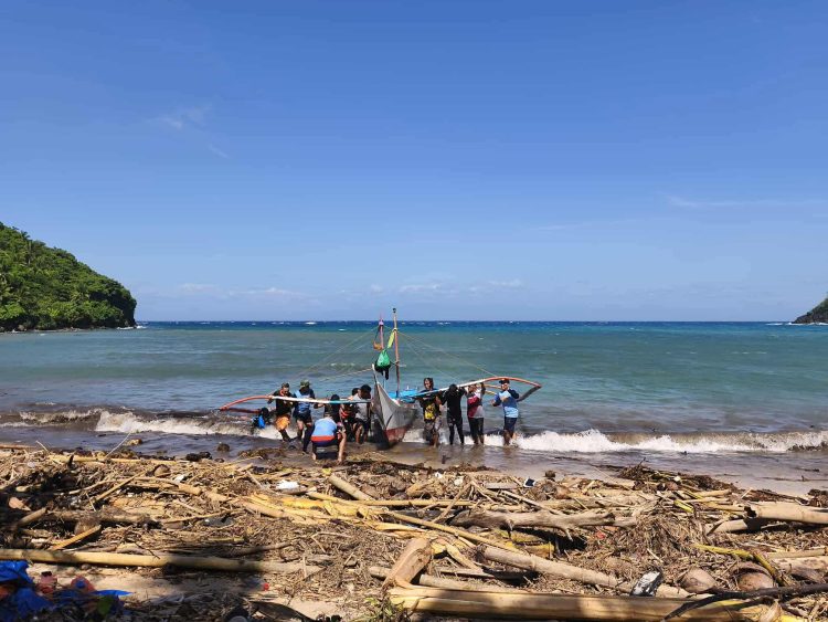 Sampung sakay ng bangka na lumubog sa Sibale Island, nailigtas