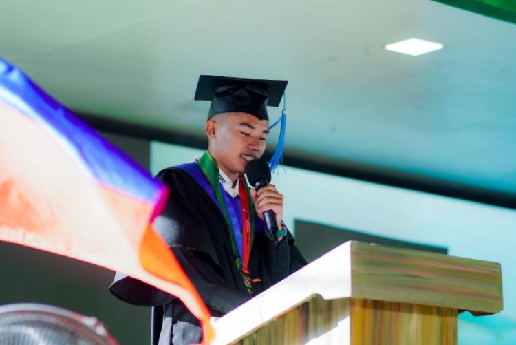 Negosyante sa silid-aralan noon, Valedictorian ngayon