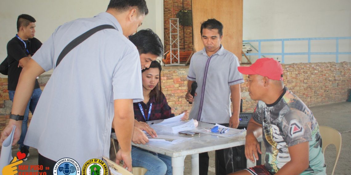 Mahigit 100 Pamilyang nasiraan ng bahay dahil sa Bagyong Kristine sa Romblon, tumanggap ng tulong
