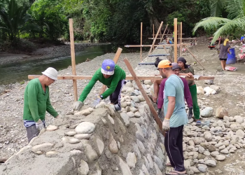 Mga residente ng Cajidiocan, boluntaryong tumulong para magkaroon ng flood control project