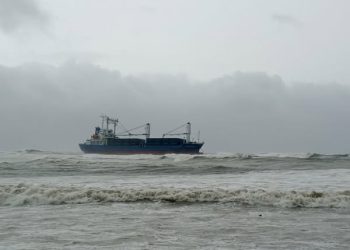Cargo vessel, sumadsad sa Cabolutan, San Agustin