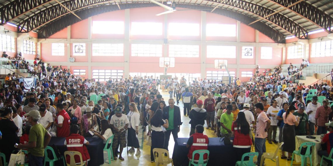 P22.5 milyon na ayuda, naipamahagi na ng DSWD sa 7,500 kapus-kita na Romblomanon