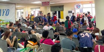 Mga stranded sa Lucena Port, biyaheng Romblon na