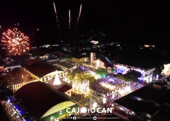 Nagningning ang Cajidiocan sa pagpapailaw ng Giant Christmas Tree