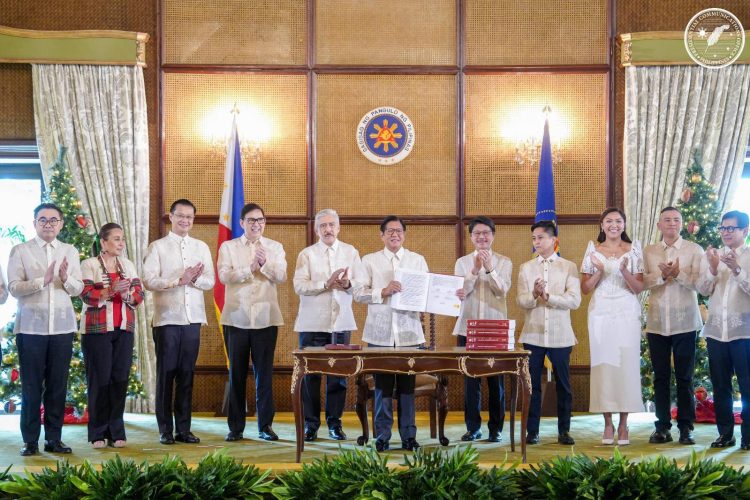 PBBM, mahigpit na binabawalan ang mga politiko na sumama sa pamamahagi ng tulong pinansyal sa publiko