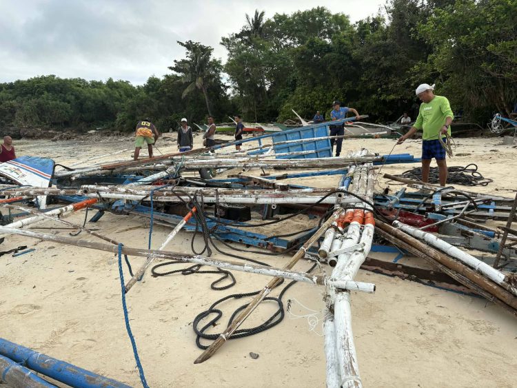 Bang­kang lumubog sa Masbate, napadpad sa Simara Island sa Romblon