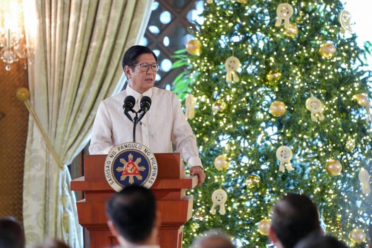 PBBM, mahigpit na binabawalan ang mga politiko na sumama sa pamamahagi ng tulong pinansyal sa publiko