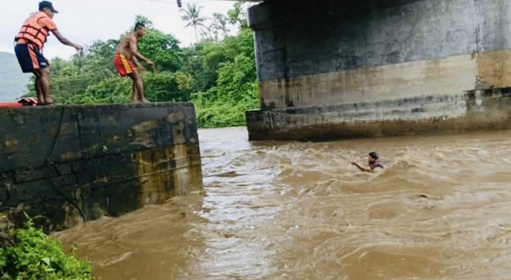 Tatlong indibiduwal, nasagip ng PCG sa Cajidiocan matapos tumaas ang tubig-ilog
