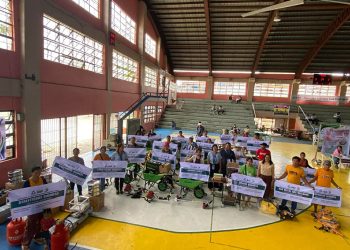 Mga magulang ng batang na-profile bilang child laborers sa Odiongan, tumanggap ng kabuhayan mula DOLE