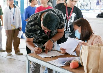 950 graduating SHS students sa Odiongan tumanggap ng educational incentives