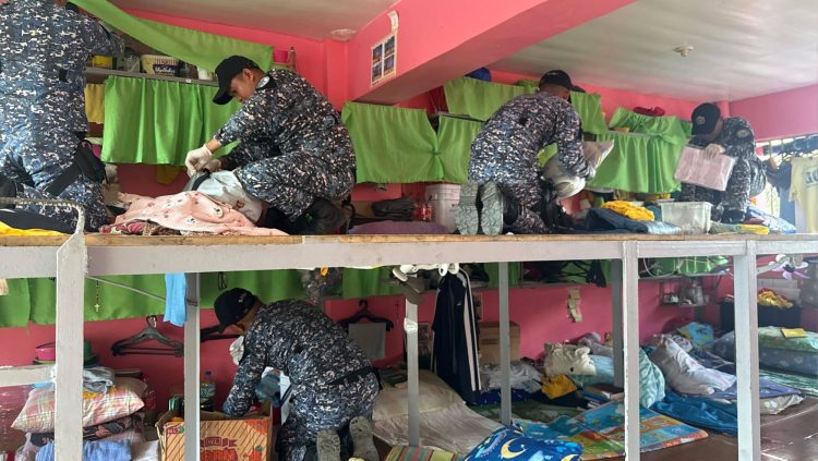 Mga gamit ng preso sa Romblon District Jail, hinalughog