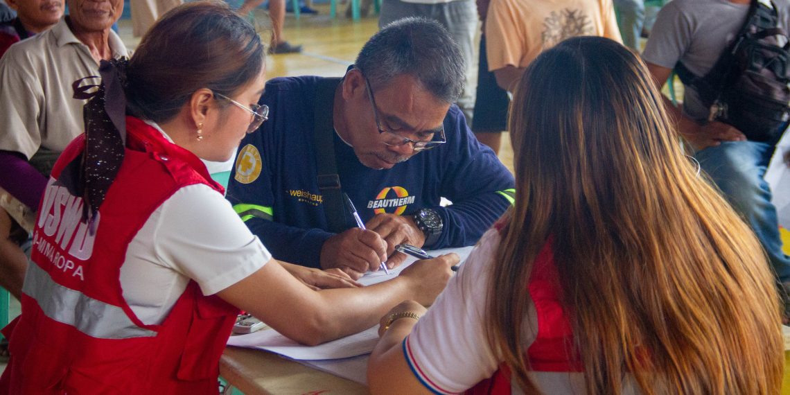 340 tricycle drivers sa Odiongan, tumanggap ng cash relief assistance