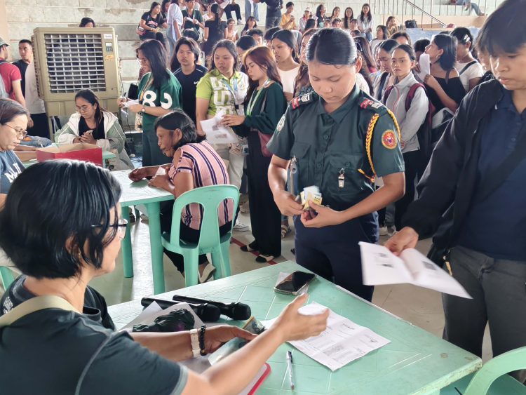 500 graduating students sa Odiongan, tumanggap ng financial assistance mula sa LGU