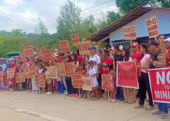 Mga residente ng Sibuyan, nagsagawa ng kilos-protesta laban sa pagmimina