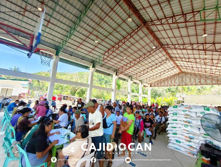 Mahigit 1,000 sako ng certified rice seeds ipinamahagi sa mga magsasaka sa Cajidiocan