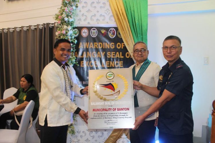 11 bayan sa Romblon ginawaran ng Balangay Seal of Excellence ng PDEA