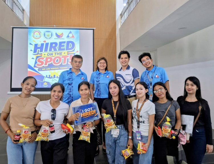68 aplikante agad natanggap sa trabaho sa Independence Day Job Fair sa Romblon