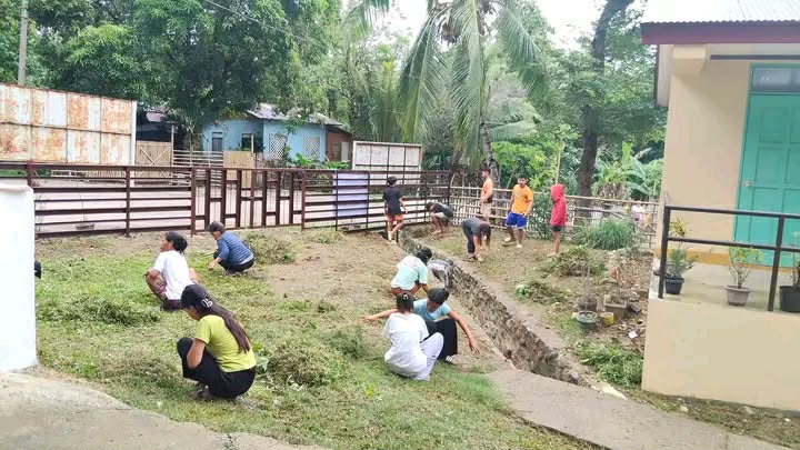 CAFGU, 4Ps beneficiaries nakiisa sa Brigada Eskwela sa Looc