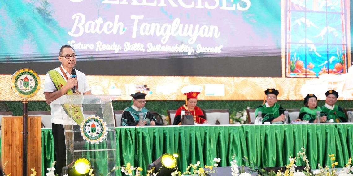 RSU graduates hinikayat na maging matatag at bukas sa mga oportunidad