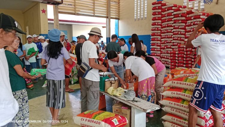 Mahigit 4,600 Bantoanon nakatanggap ng libreng bigas sa ilalim ng LGSF program