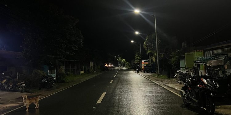 Solar-powered streetlights ng DPWH nagpapataas ng kaligtasan sa mga kalsada sa Romblon