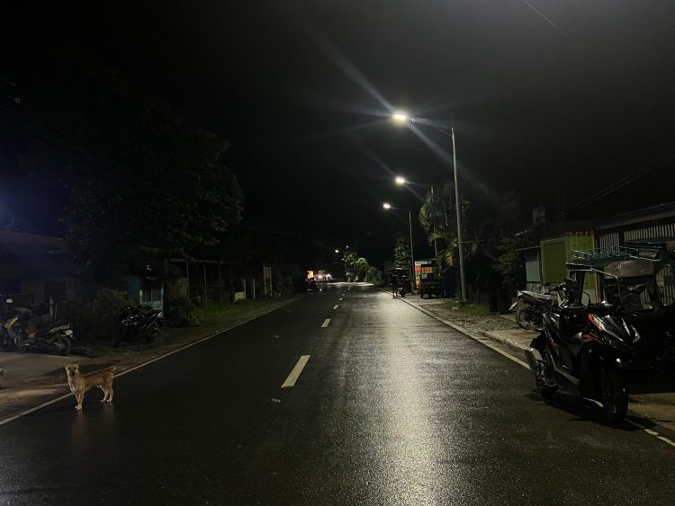 Solar-powered streetlights ng DPWH nagpapataas ng kaligtasan sa mga kalsada sa Romblon
