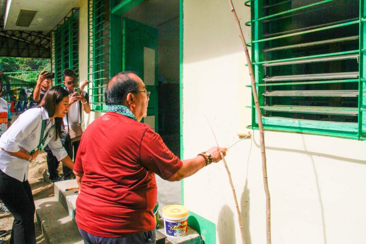 Mga opisyal ng Romblon nangako ng suporta sa mga paaralan sa Brigada Eskwela