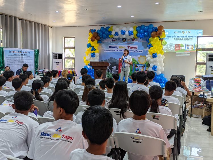 DOLE nagsagawa ng Project Angel Tree at information caravan para sa mga bata sa Sta. Fe