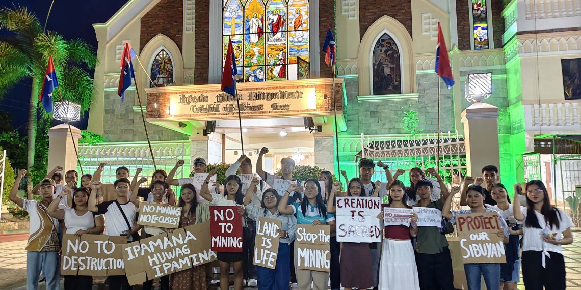 Aglipay Church, kabataan nagsagawa ng misa at prayer rally laban sa pagmimina sa Sibuyan