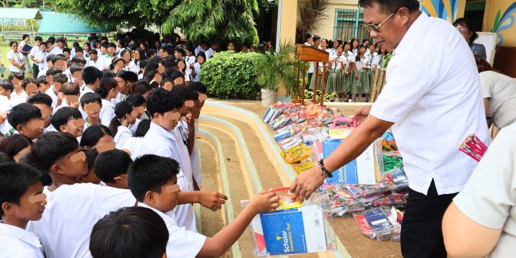 LGU San Jose namahagi ng school supplies sa mga non-4Ps students