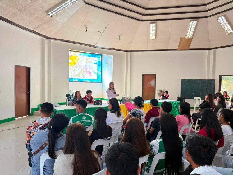 1,591 RSU graduates tumanggap ng ₱4,000 financial assistance mula sa DSWD