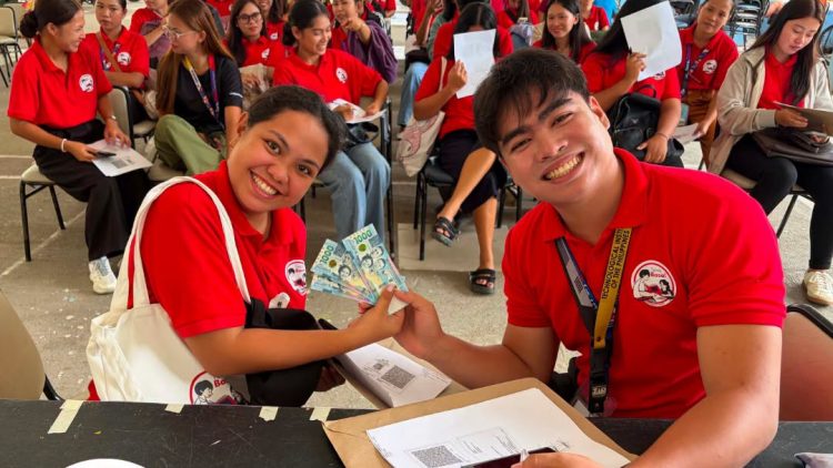 DSWD namahagi ng cash-for-training at meal allowance sa 886 Tara, Basa! beneficiaries sa Romblon