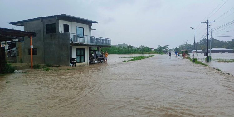 Apat na bayan sa Tablas binaha dahil sa Habagat na pinalalakas ng Bagyong Inday